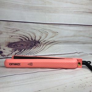 Amika Straightener